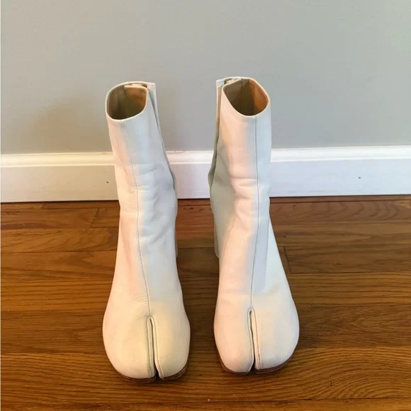 Maison Martin Margiela White Tabi Heeled Boots - Picture 1 of 6